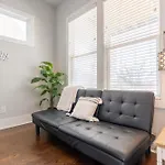 The Brightside Retreat - East Nash Balcony Views Holiday home Nashville