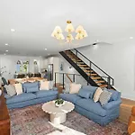 Holiday home 8th Ave South Gem Fabulous For Groups Of 12 *