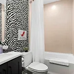 Luxury Gated Duo Sleeps 24 Karaoke & Rooftop *