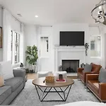 Holiday home Townhome With Rooftop Garage Pool Table By Belmont And Vanderbilt *