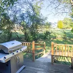 Upper Unit Retreat Pet-friendly Holiday home *
