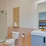 Sleeps 44 4 Themed Lofts W Skyline Balconies Neon Backdrops Glam Kitchens—perfect For Group The Swift Retreat By Avantstay Holiday home *