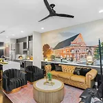 Holiday home Luxury Gated Duo Sleeps 24 Karaoke & Rooftop Nashville