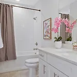 Music Mansion! 2mi To Broadway, 12 Beds Holiday home *