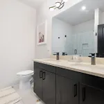 Modern West End For 6 Shared Pool & Gym *