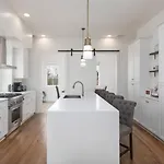 Townhome With Rooftop Garage Pool Table By Belmont And Vanderbilt Holiday home *