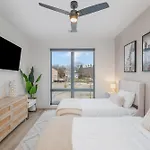 Modern West End For 6 Shared Pool & Gym