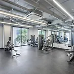 Holiday home Vinyl - Rooftop Pool - Gym - On Music Row *