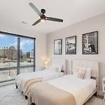 Modern West End For 6 Shared Pool & Gym * Nashville