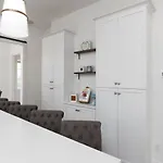 Townhome With Rooftop Garage Pool Table By Belmont And Vanderbilt * Nashville
