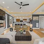 Holiday home East Spahouse Retreat With Rooftop & Elevator *
