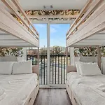 Petal & Palm-rooftop Patio & Gym-mins To Broadway Holiday home *