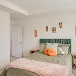 Retro Disco Haven Near Downtown Nash! Holiday home *