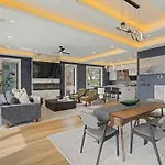 East Spahouse Retreat With Rooftop & Elevator Nashville