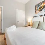 Holiday home The Groovy Goodrich - Rooftop Hot Tub And Views Nashville