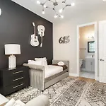 Outlaw-rooftop Patio & Game Room-mins To Broadway * Nashville