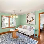 Upper Unit Retreat Pet-friendly Holiday home *