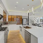 East Spahouse Retreat With Rooftop & Elevator Holiday home