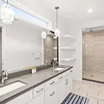 8th Ave South Gem Fabulous For Groups Of 12 *