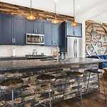 Honkytonk Vibe In East Nashville - Close To Broadway