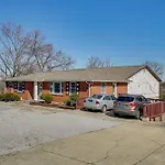 Holiday home 5 Mi To Broadway Fun! Group-ready *
