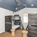 Holiday home 8th Ave South Gem Fabulous For Groups Of 12