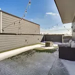 1 Mi To General: Upscale Townhome Holiday home Nashville