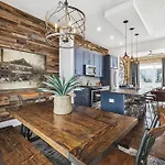 Honkytonk Vibe In East Nashville - Close To Broadway