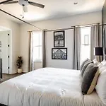 Boots & Broadway - 2 Units - Mins To Broadway *