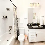 King 3br Retreat & 2-car Garage East *