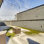 Holiday home 1 Mi To General: Upscale Townhome *