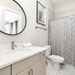 Outlaw-rooftop Patio & Game Room-mins To Broadway Holiday home *