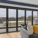 Holiday home East Spahouse Retreat With Rooftop & Elevator *