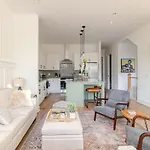 Rooftop Retreat & Skyline Views