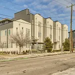 Rooftop Deck! Centrally Located Nashville Townhome