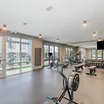 Modern West End Condo For 6 Shared Pool & Gym