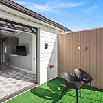 8th Ave South Gem Fabulous For Groups Of 12 Holiday home