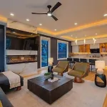 East Spahouse Retreat With Rooftop & Elevator Holiday home *