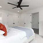 Holiday home Townhome With Rooftop Garage Pool Table By Belmont And Vanderbilt