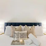 Rooftop Views & Patio Lounge Near Downtown * Nashville