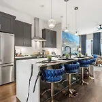 Luxury Gated Duo Sleeps 24 Karaoke & Rooftop Holiday home Nashville