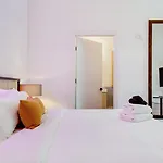 Holiday home Sleeps 44 4 Themed Lofts W Skyline Balconies Neon Backdrops Glam Kitchens—perfect For Group The Swift Retreat By Avantstay