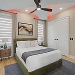 East Spahouse Retreat With Rooftop & Elevator Holiday home Nashville