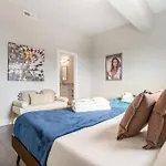 The Groovy Goodrich - Rooftop Hot Tub And Views Holiday home *