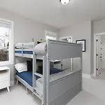 Holiday home Townhome With Rooftop Garage Pool Table By Belmont And Vanderbilt *