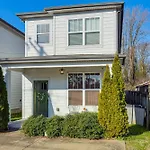 Retro Disco Haven Near Downtown Nash! Holiday home *