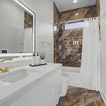 Holiday home East Spahouse Retreat With Rooftop & Elevator Nashville