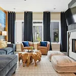 Luxury Gated Duo Sleeps 24 Karaoke & Rooftop Nashville