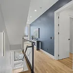 East Spahouse Retreat With Rooftop & Elevator