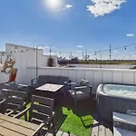 Outlaw-Rooftop Patio & Game Room-Mins To Broadway